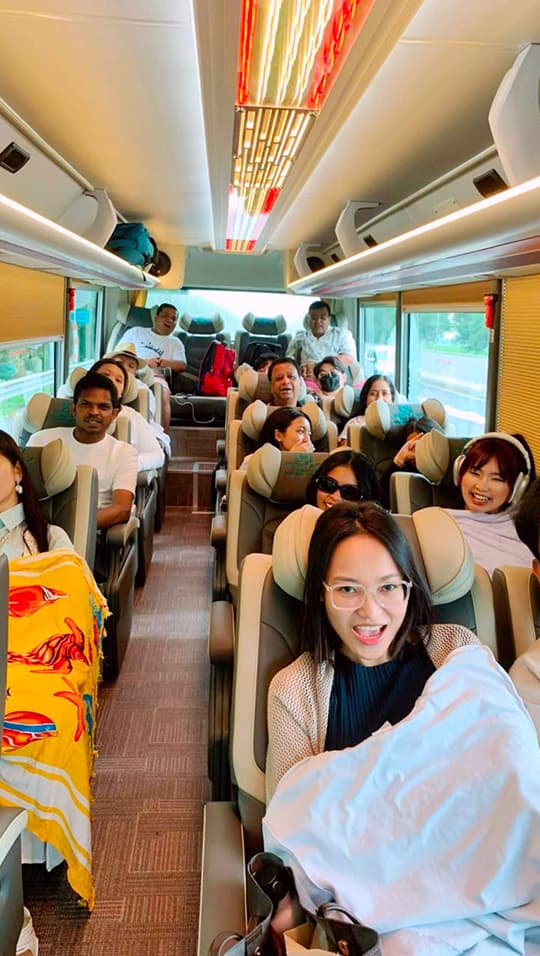 Internet
vs. Local expert