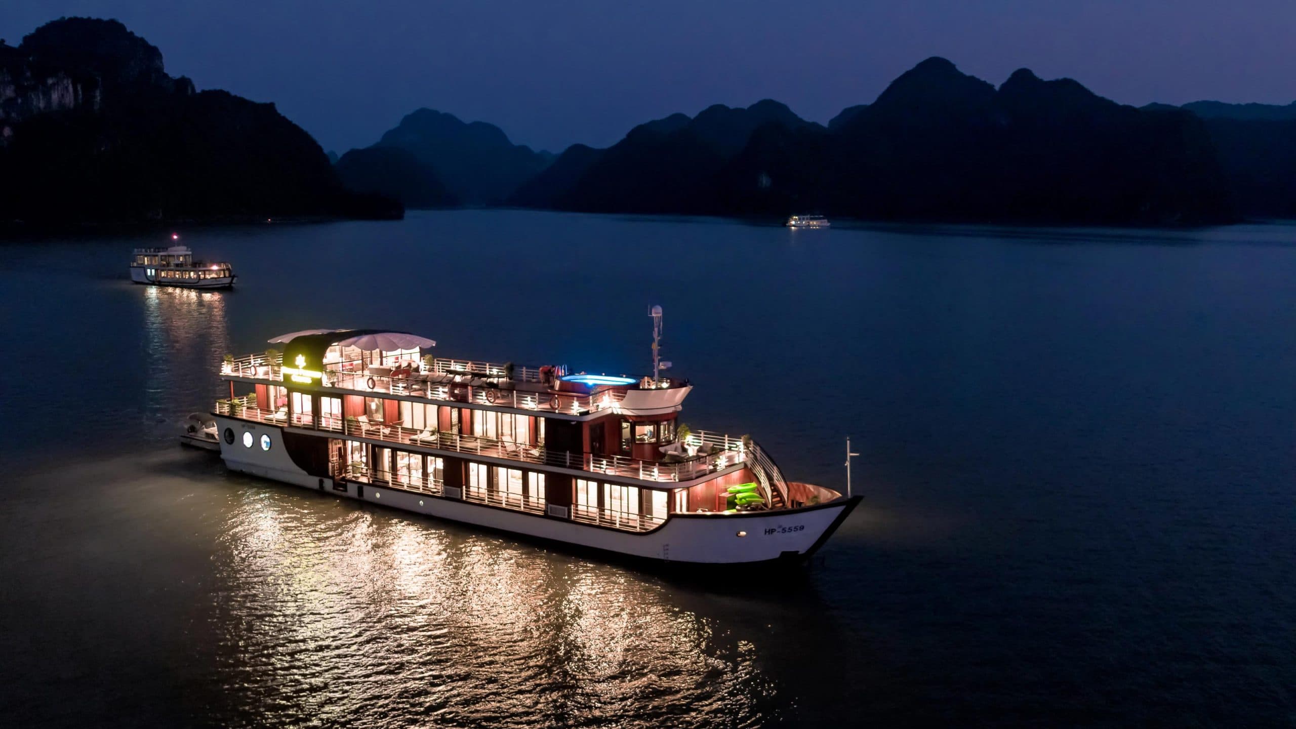 Orchid 5 Premium Cruises 2D1N – Lan Ha Bay & Cat Ba Island