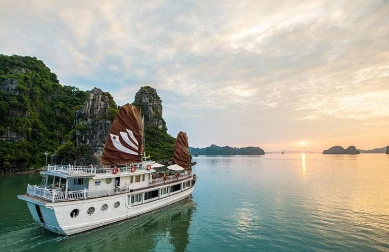 Bhaya Classic Cruise 2D1N Halong Bay - Lan Ha Bay