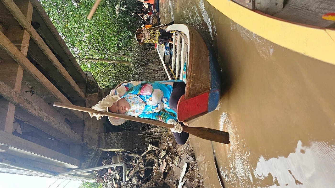 Cu Chi Tunnels and Mekong Delta Full Day Tour Small Group