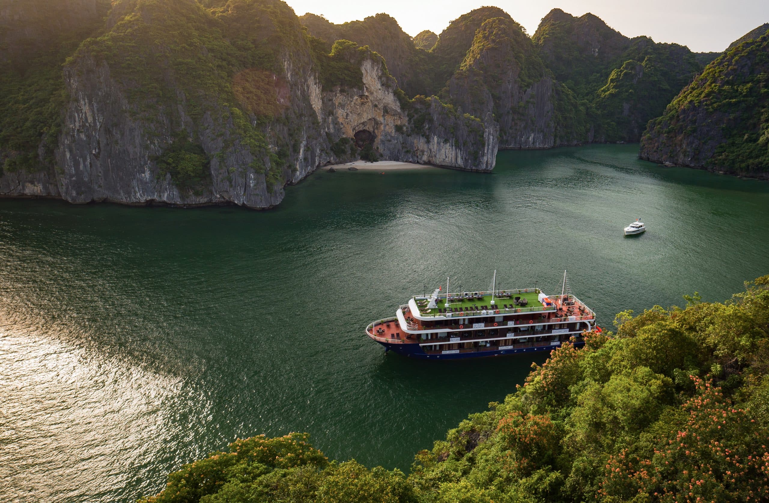 LA PANDORA CRUISE 2D1N HALONG BAY - LAN HA BAY