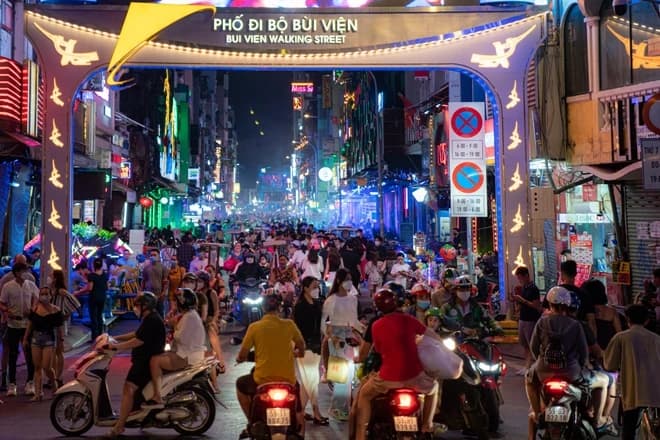 SAIGON AFTER DARK STREET FOOD TOUR