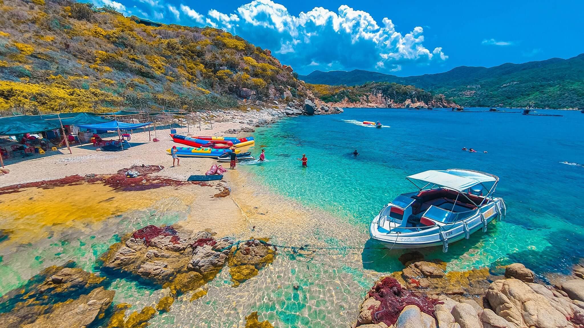 Vinh Hy Bay Day Tour