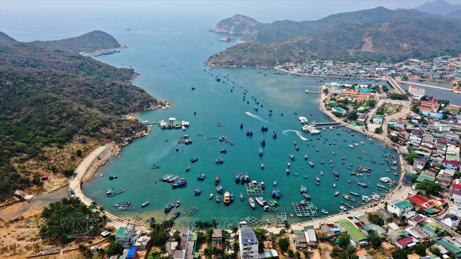 Vinh Hy Bay Day Tour