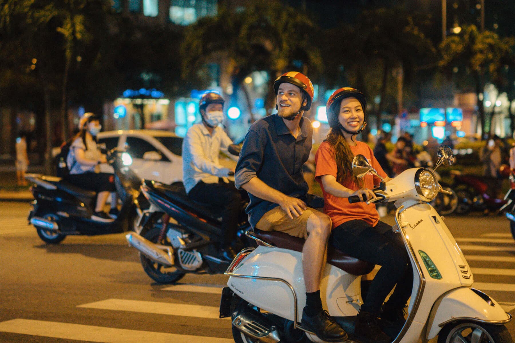 Saigon after dark - Food tours and live music