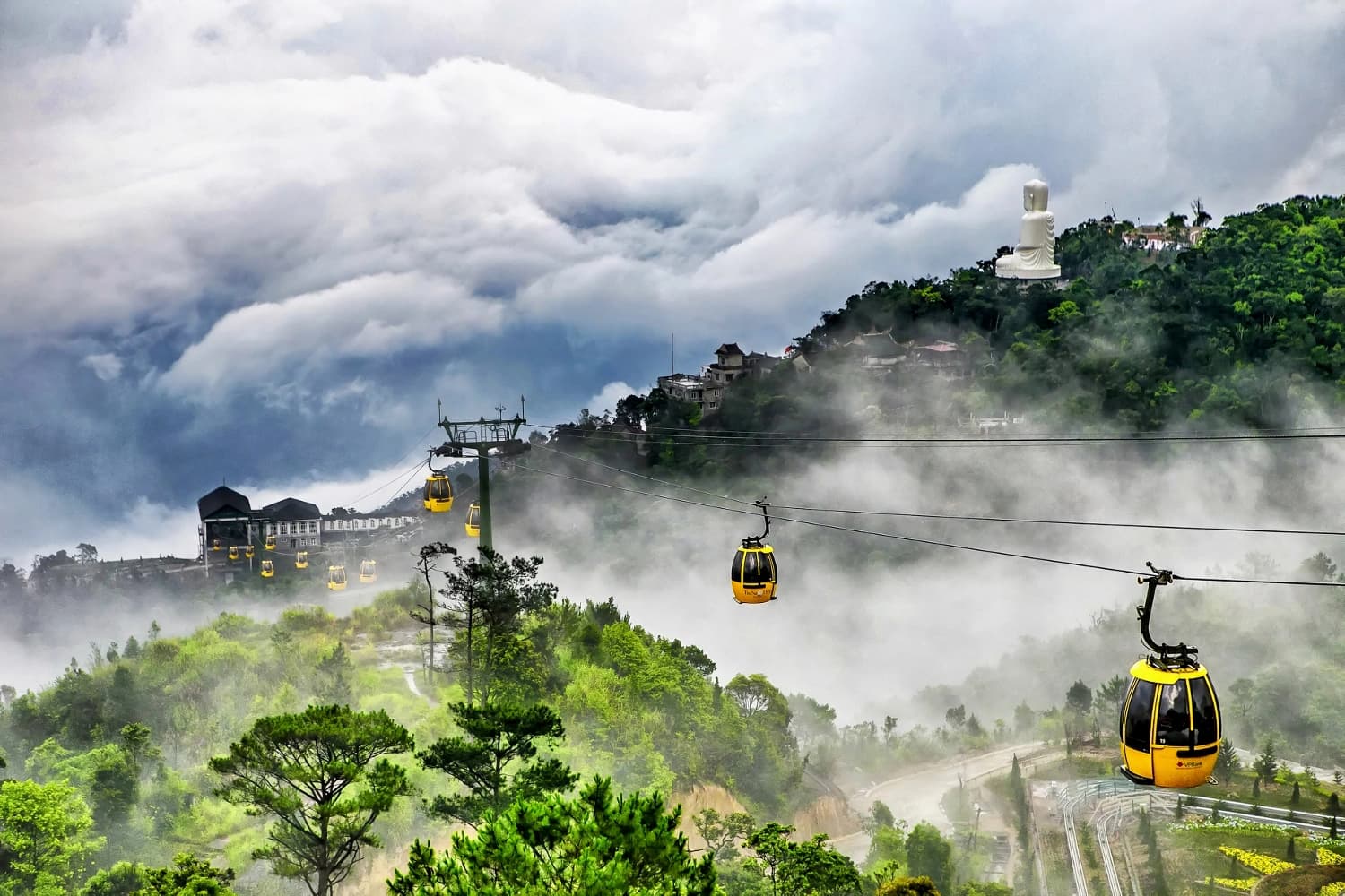 Golden Bridge Bana Hills Full-Day Tour: Small group < 14 pax, Pickup from Danang, Hoian