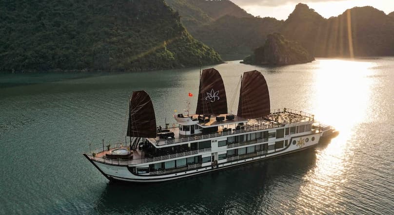 Orchid 5 Classic Cruises 2D1N – Lan Ha Bay & Cat Ba Island*