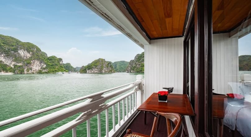 Hera Classic Boutique Cruise 2D1N – Ha Long Bay & Lan Ha Bay