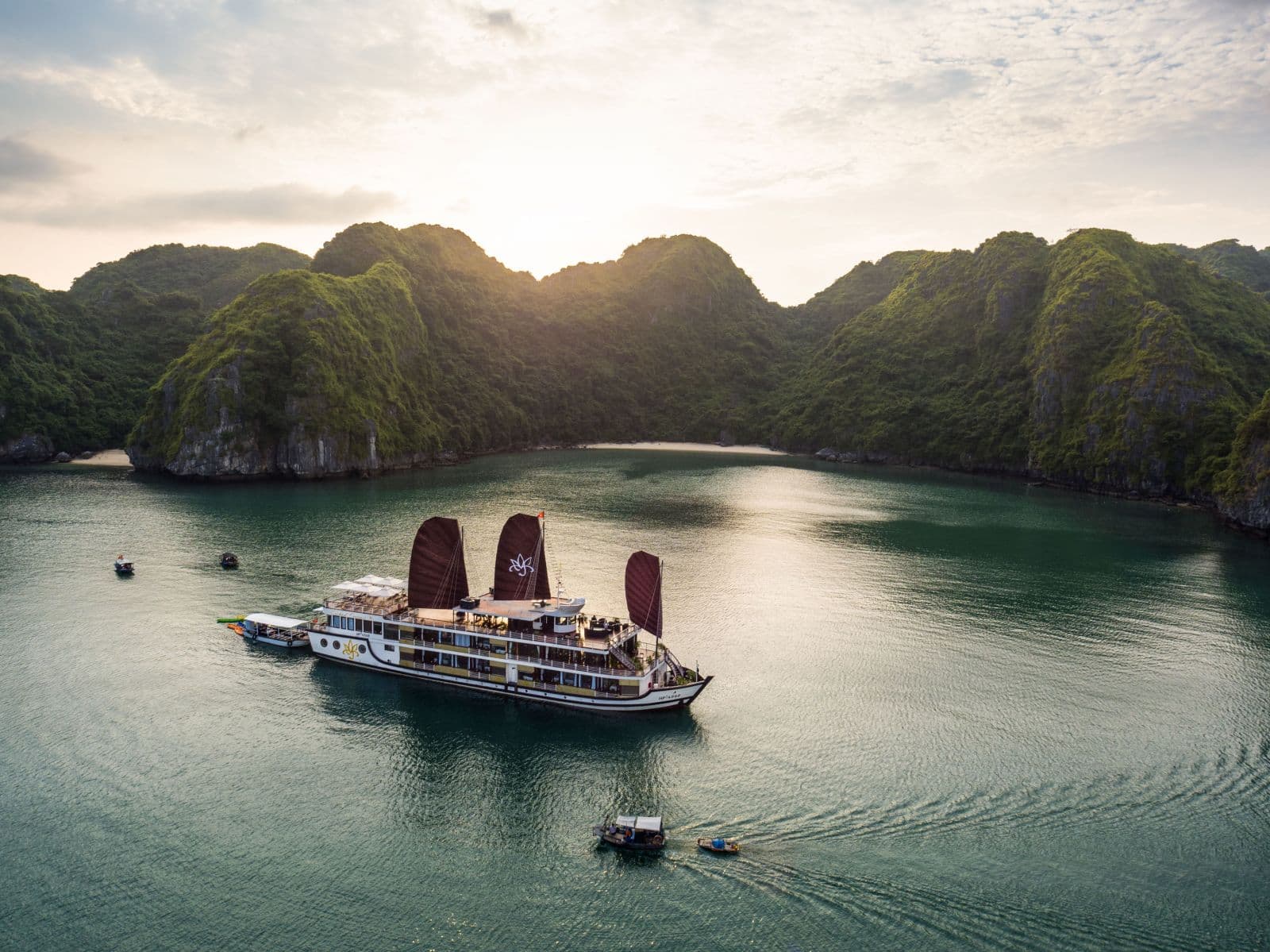 Orchid 5 Classic Cruises 2D1N – Lan Ha Bay & Cat Ba Island*