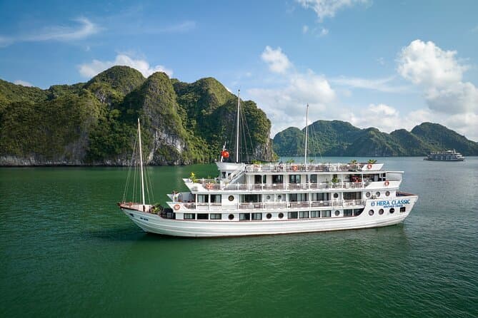 Hera Classic Boutique Cruise 2D1N – Ha Long Bay & Lan Ha Bay
