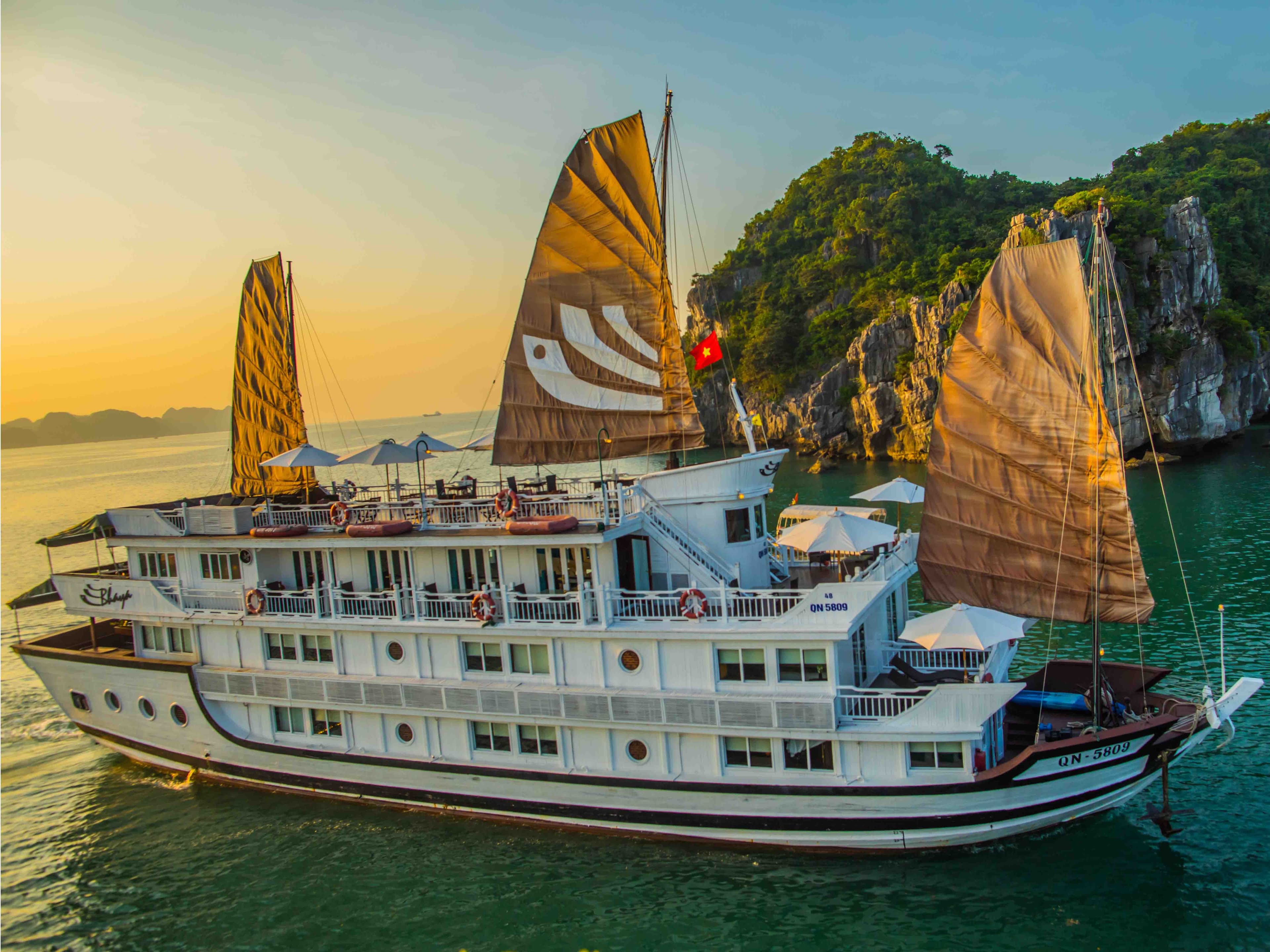 Bhaya Classic Cruise 2D1N Halong Bay - Lan Ha Bay
