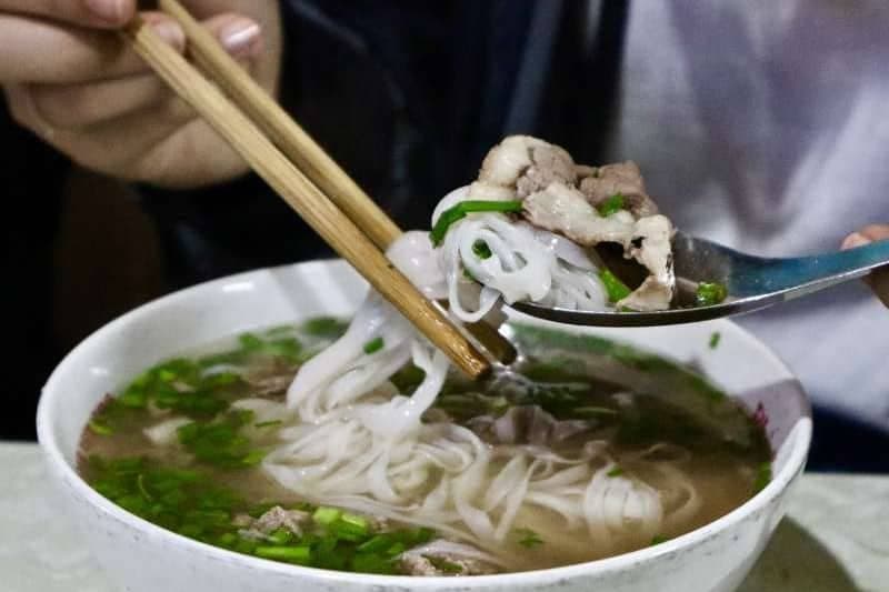 Hanoi Foodie Tour By Walking 3 hours Small Group < 10 pax