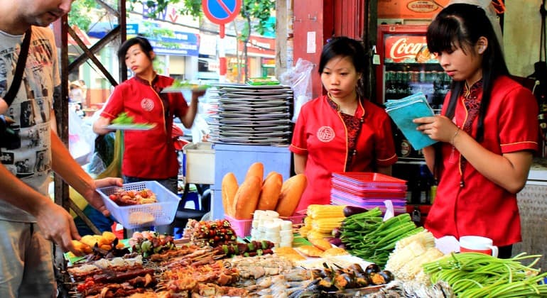 Hanoi Foodie Tour By Walking 3 hours Small Group < 10 pax