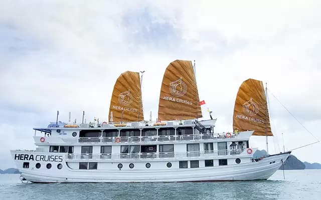 Hera Classic Boutique Cruise 2D1N – Ha Long Bay & Lan Ha Bay