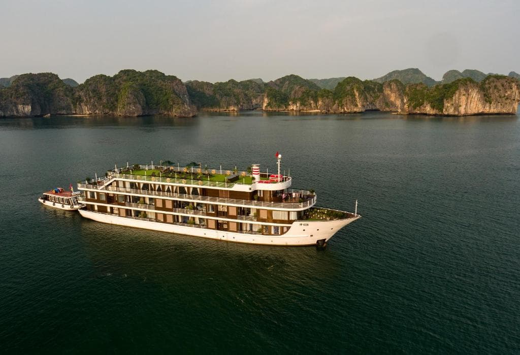LA CASTA REGAL 5* CRUISE 24 cabin - LAN HA BAY 2D1N