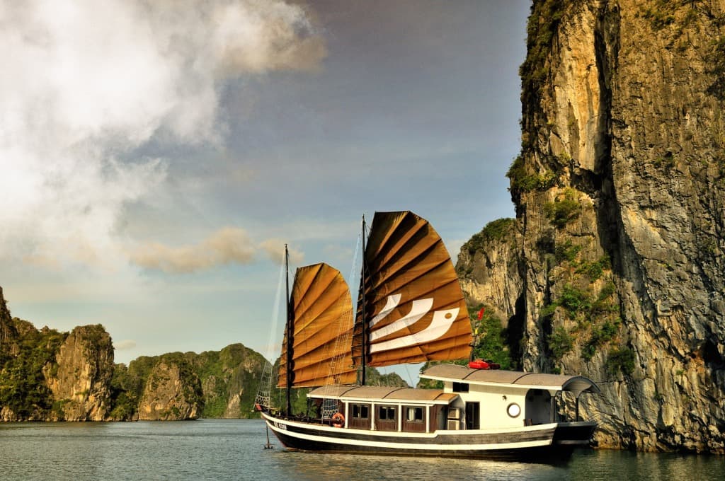 Bhaya Legend Cruise 2D1N Halong Bay - Lan Ha Bay
