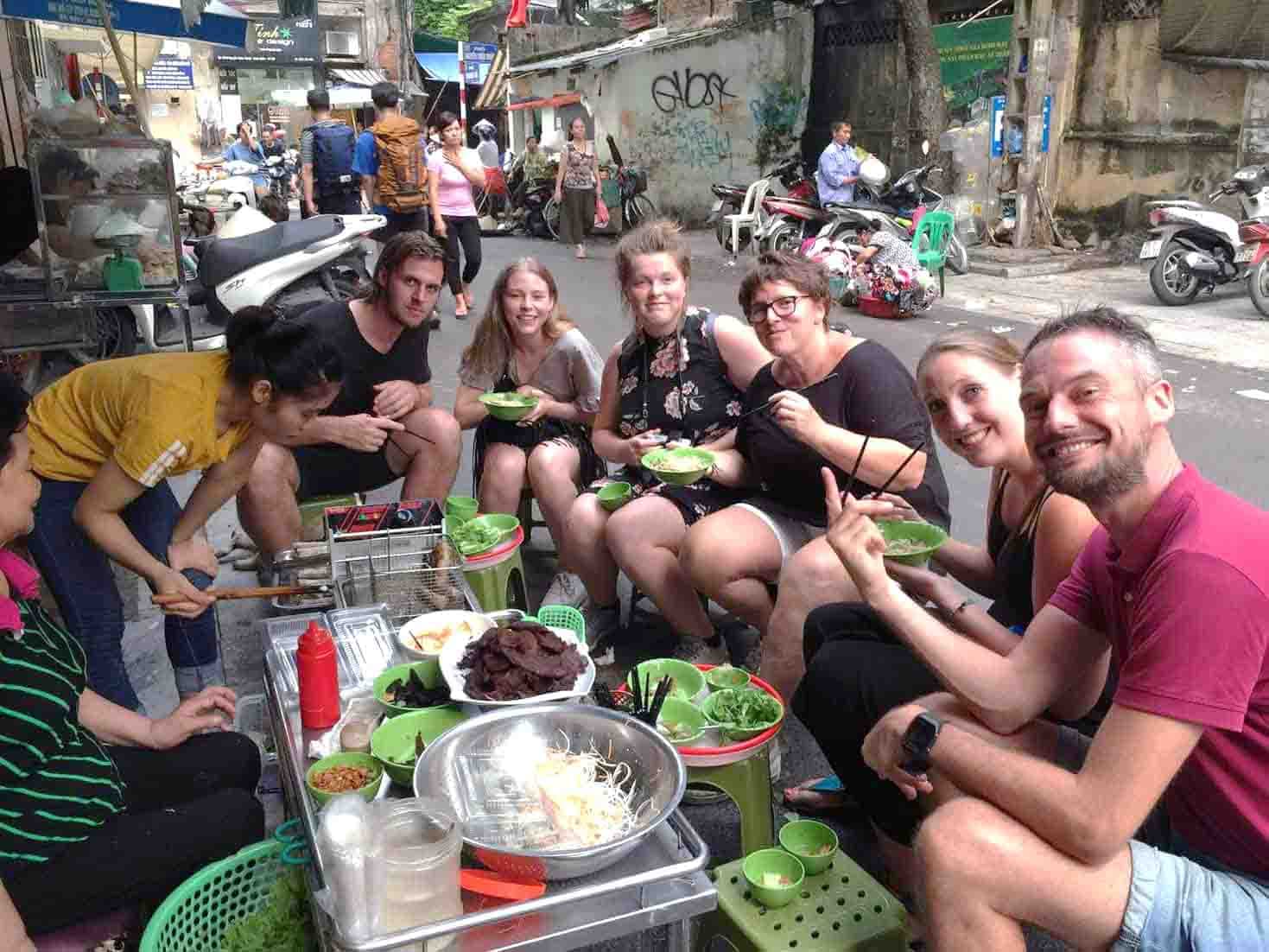 Hanoi Foodie Tour By Walking 3 hours Small Group < 10 pax