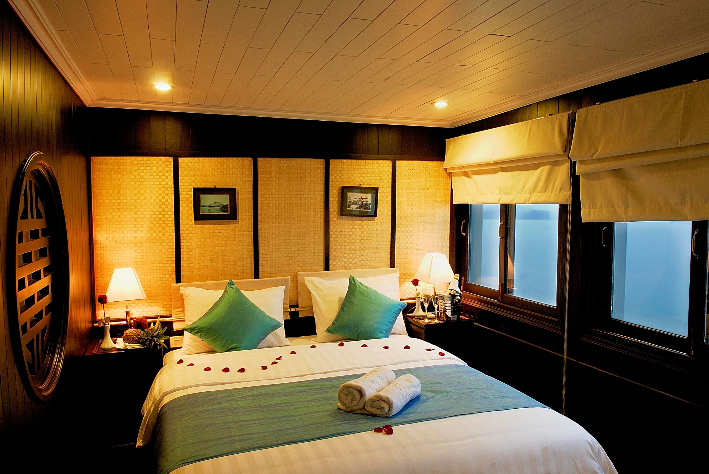Bhaya Classic Cruise 2D1N Halong Bay - Lan Ha Bay