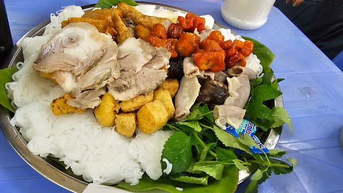 HANOI FOOD TOUR BY MOTORBIKE