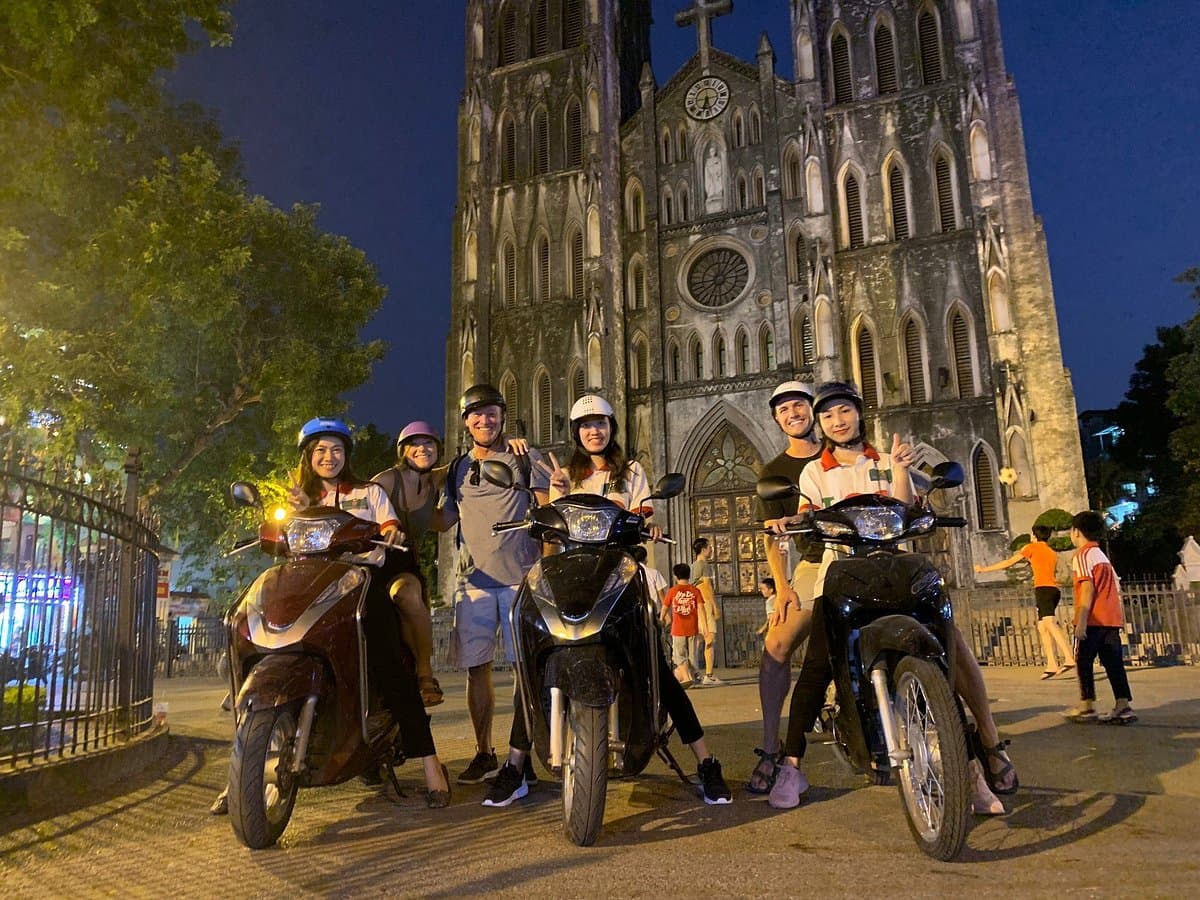 HANOI FOOD TOUR BY MOTORBIKE