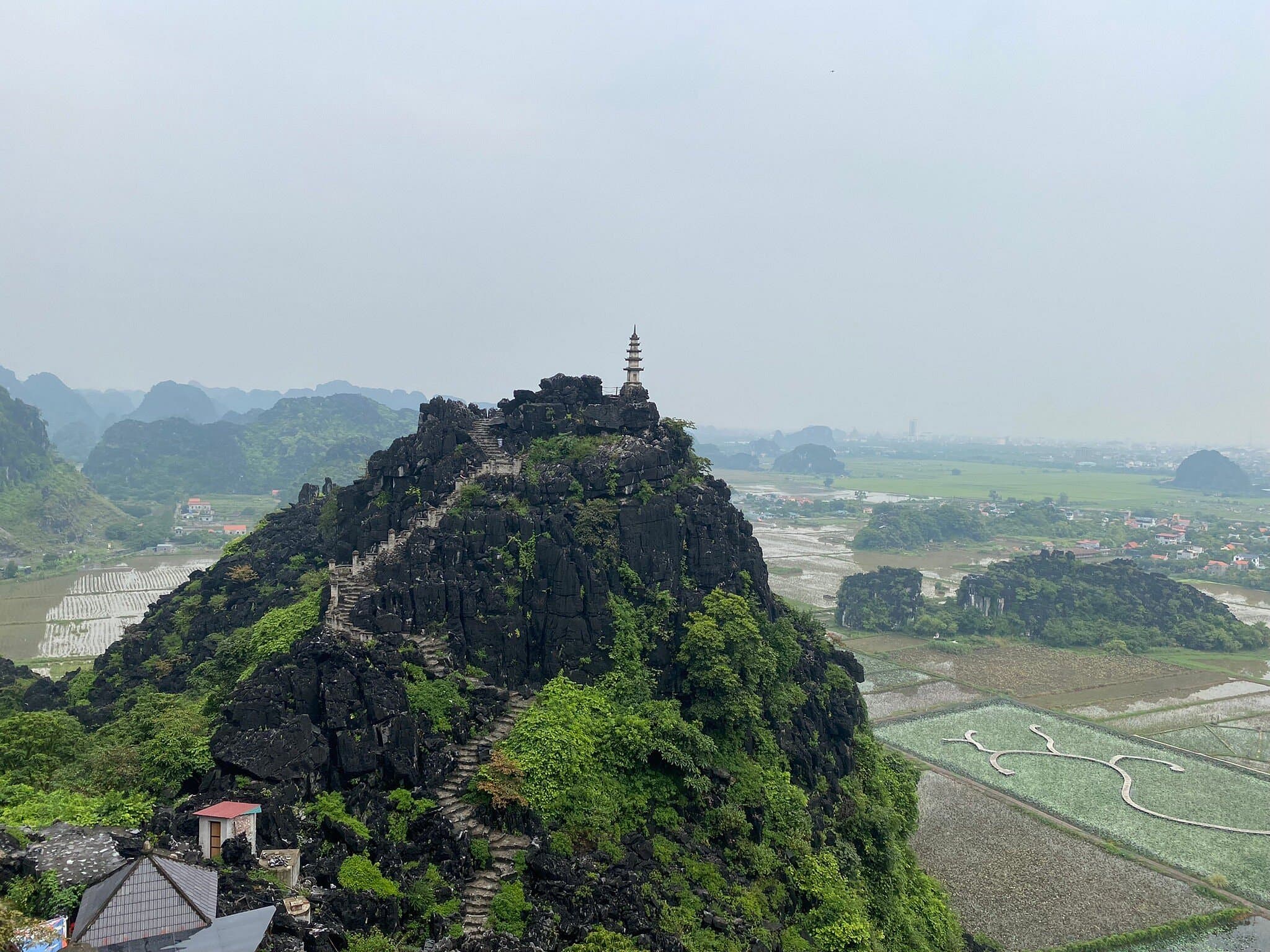 Luxury Ninh Binh Day Tour : Hoa Lu - Tam Coc - Mua Cave small group