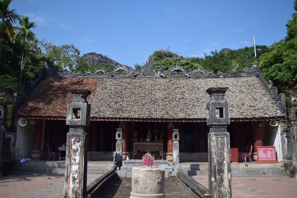 Luxury Ninh Binh Day Tour : Hoa Lu - Tam Coc - Mua Cave small group