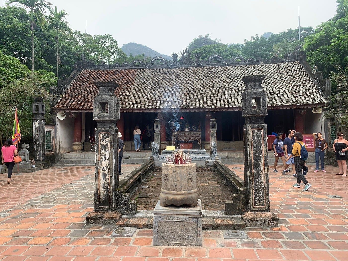 Luxury Ninh Binh Day Tour : Hoa Lu - Tam Coc - Mua Cave small group