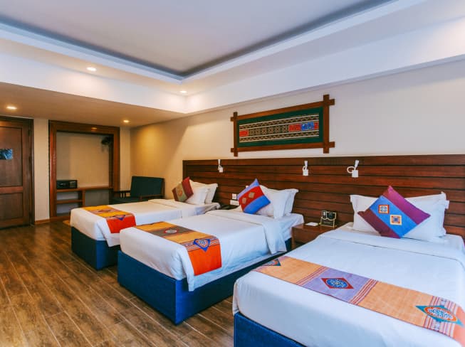 Sapa Trekking Cat Cat, Y Linh Ho, Lao Chai, Ta Van - Sleeping 4* Hotel 2D1N - VIP Cabin Sleeper Bus (Group Tour)