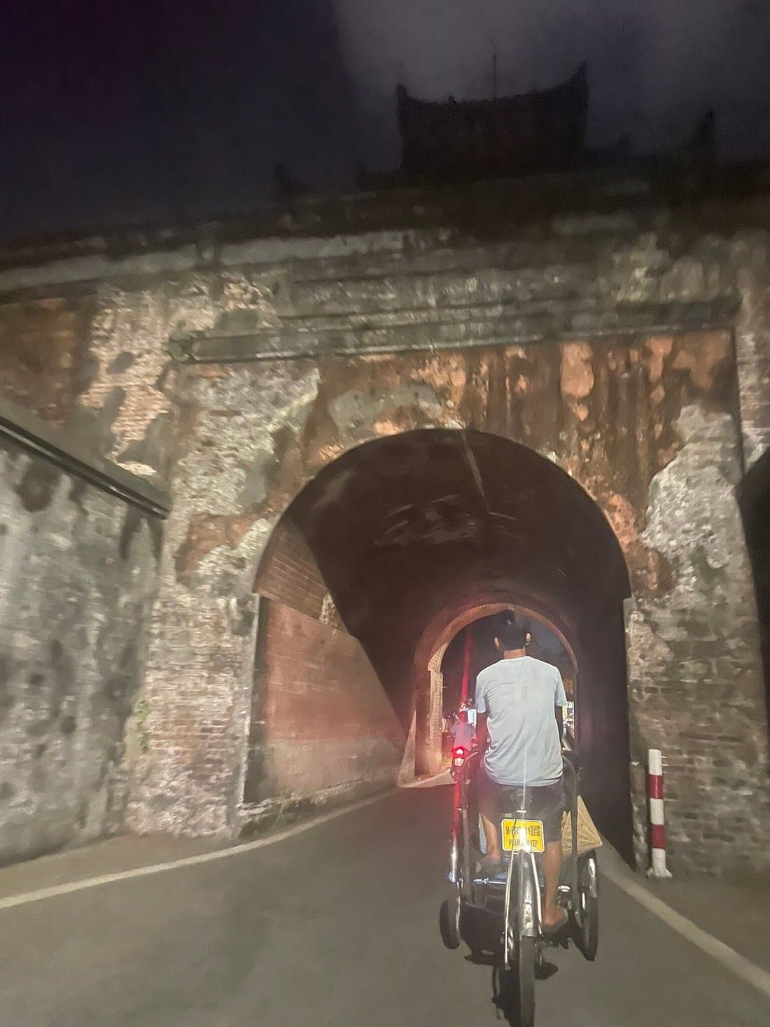 Hue: Night Street Food Tour by E Bike with a Lady Rider
