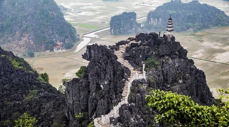 Luxury Ninh Binh Day Tour : Hoa Lu - Tam Coc - Mua Cave small group
