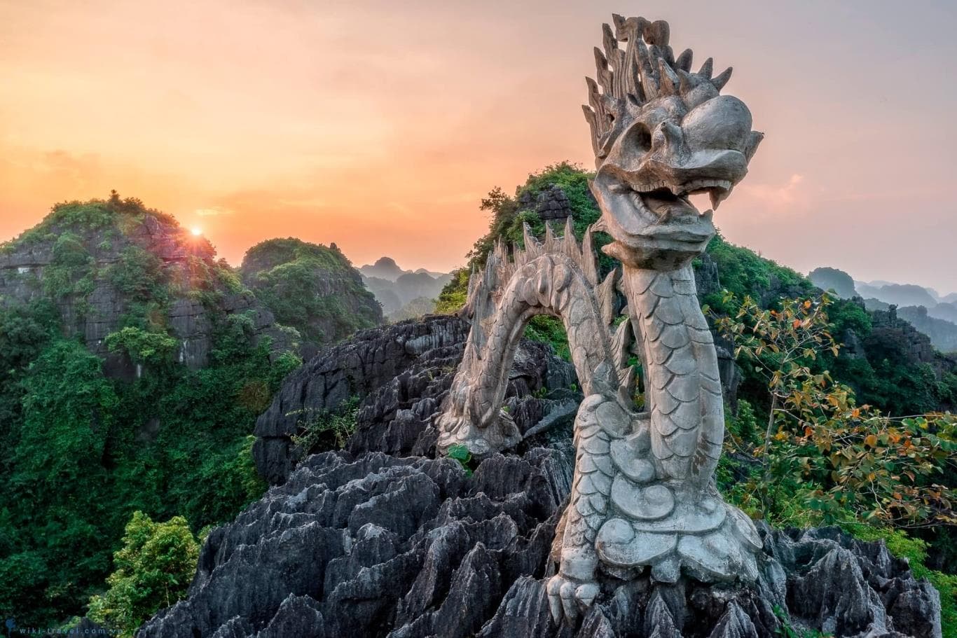 Luxury Ninh Binh Day Tour : Hoa Lu - Tam Coc - Mua Cave small group