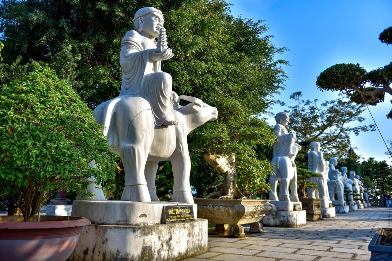 LINH UNG PAGODA - MARBLE MOUTAIN - HOI AN Small group < 14 pax, pickup from Danang