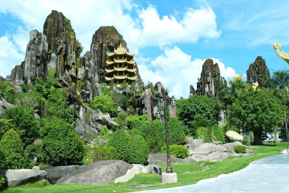 LINH UNG PAGODA - MARBLE MOUTAIN - HOI AN Small group < 14 pax, pickup from Danang