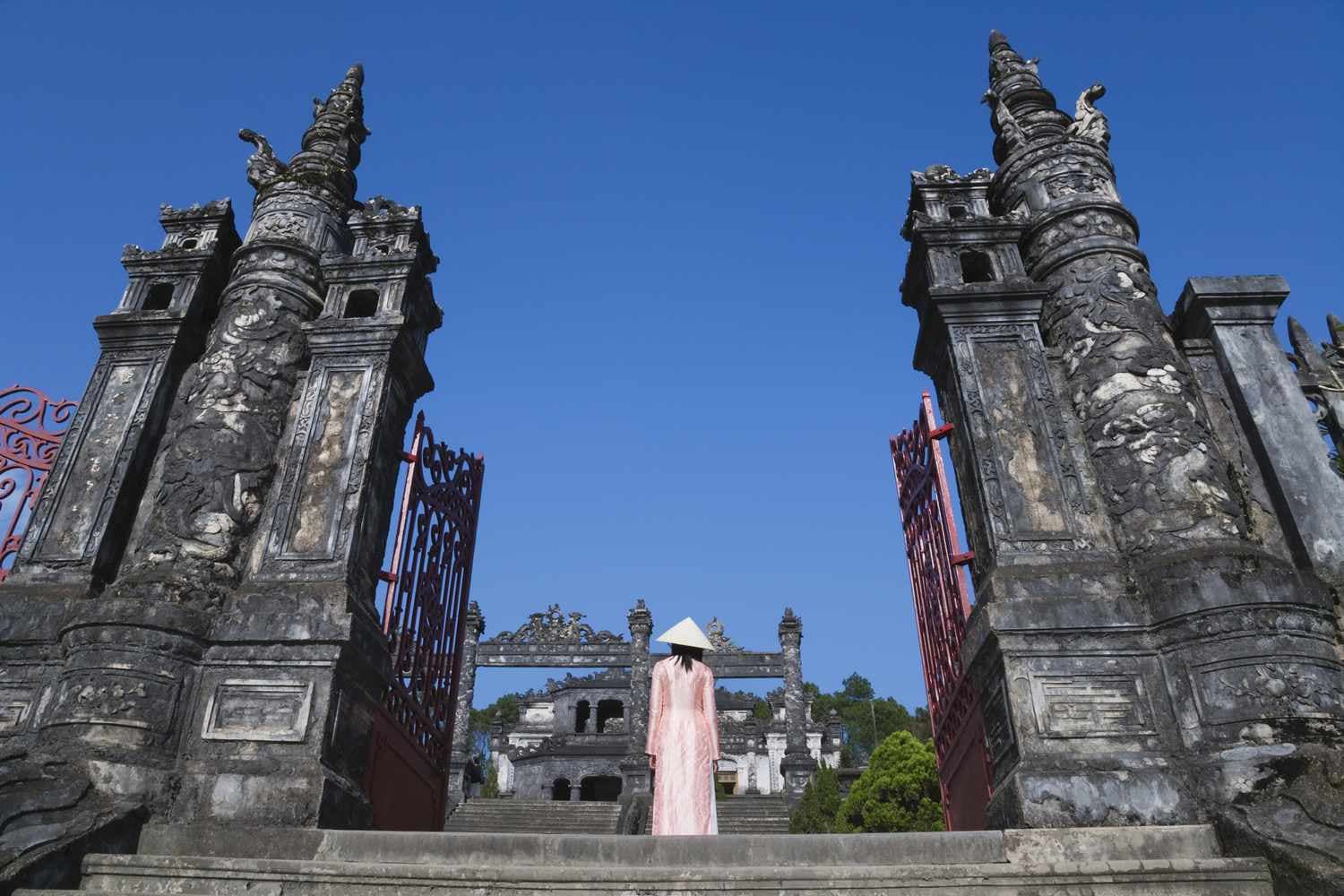 HUE CITY TOUR FROM DANANG, HOI AN Small group < 14 pax