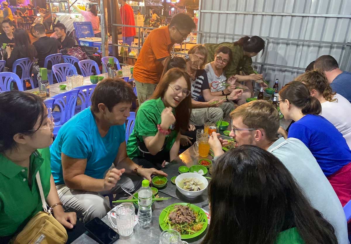 Saigon after dark - Food tours and live music