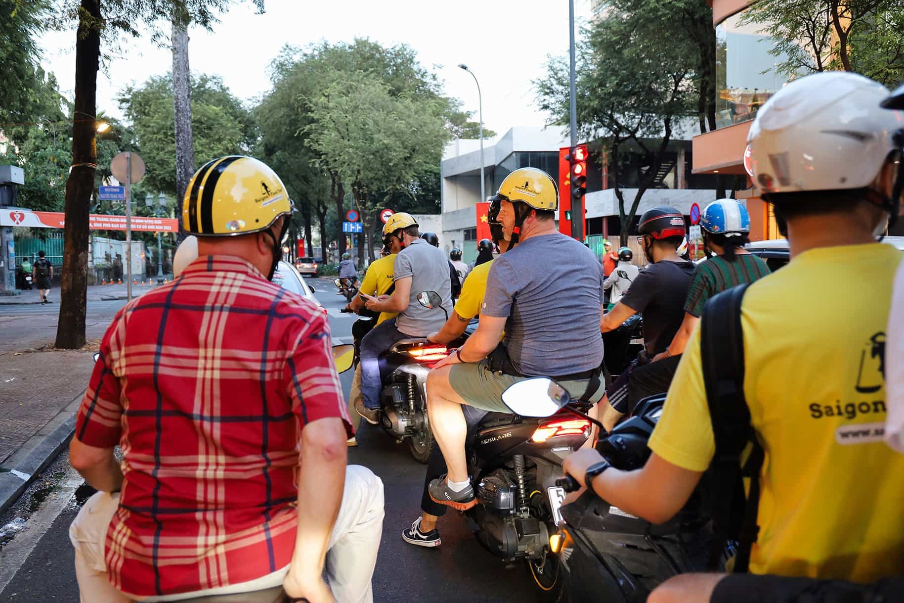 Saigon after dark - Food tours and live music