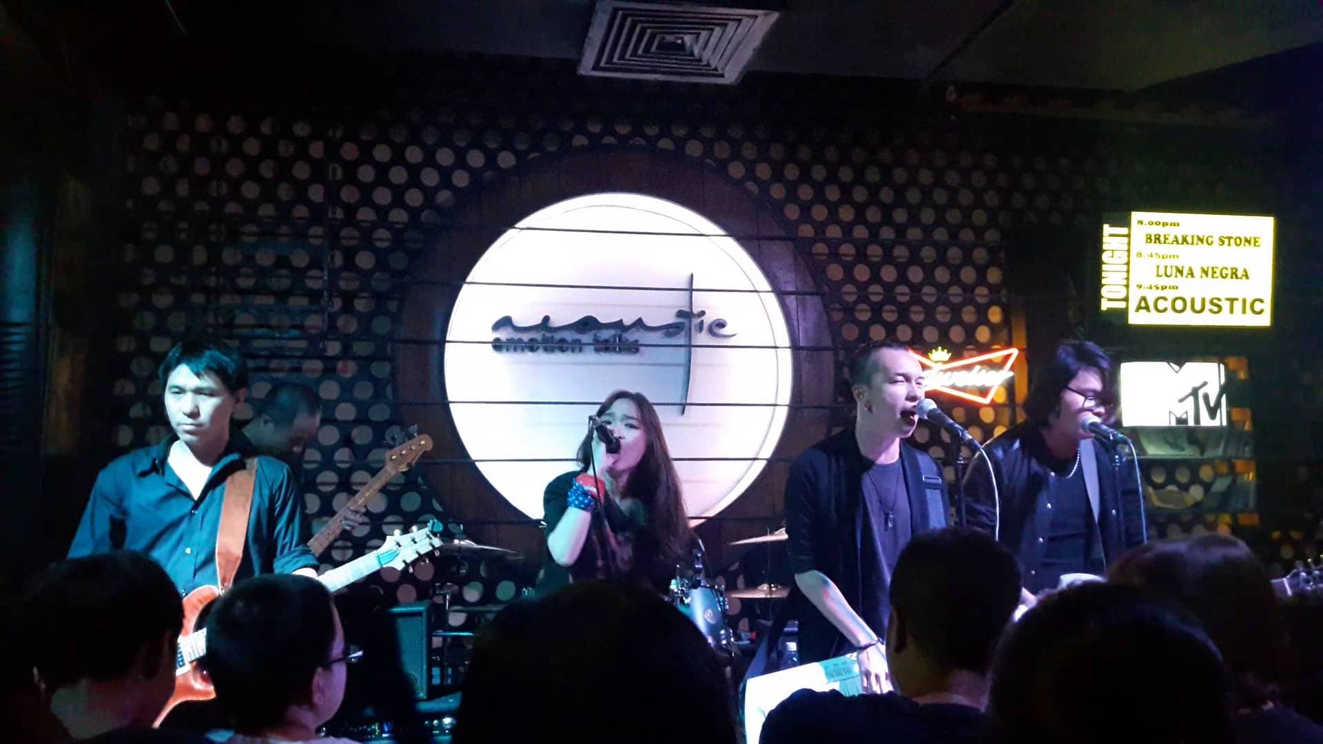Saigon after dark - Food tours and live music