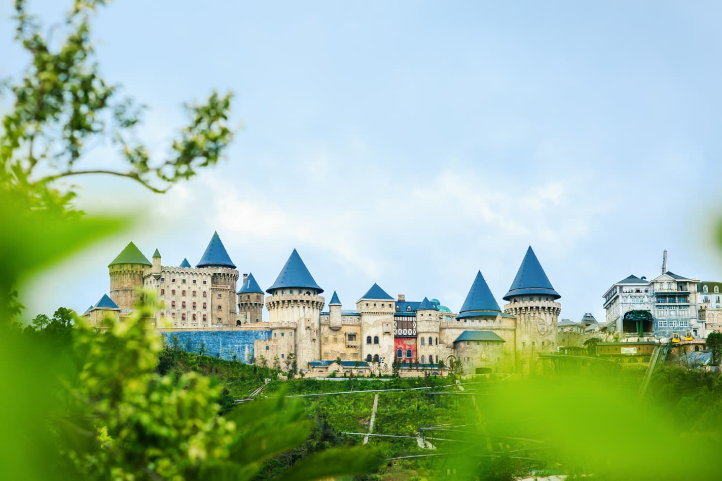 Golden Bridge Bana Hills Full-Day Tour: Small group < 14 pax, Pickup from Danang, Hoian