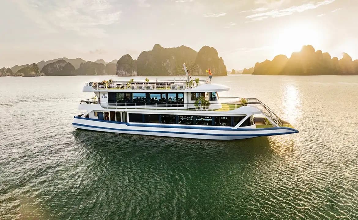 FULL DAY HA LONG BAY TOUR HERCULES CRUISE + LIMOUSINE