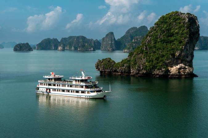 Swan Cruise - Hạ Long Bay – Bai Tu Long Bay
