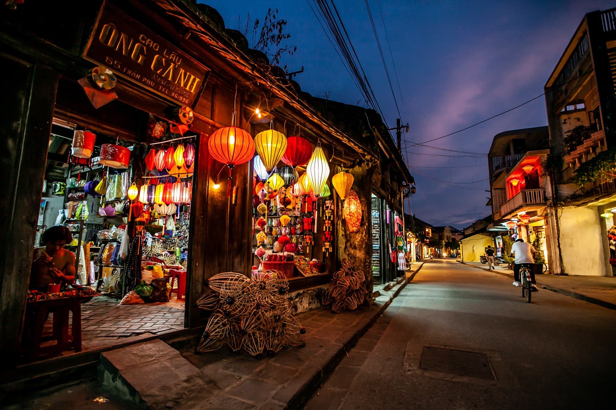COCONUT FOREST (BAMBO BASKET BOAT) – HOIAN - BOAT RIDE – DROP FLOWER LANTERN Group tour <14 pax, Pickup from Danang