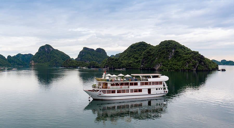 Swan Cruise - Hạ Long Bay – Bai Tu Long Bay