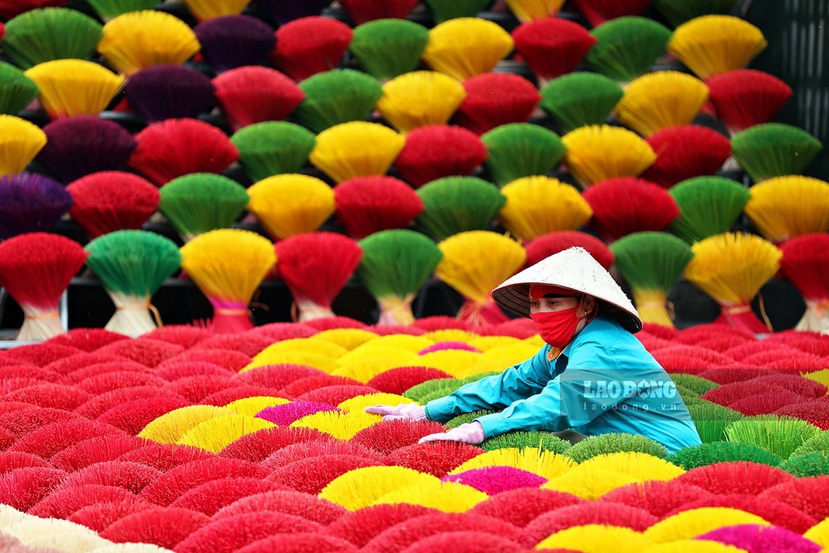 Incense Village & Hat Making Village in Hanoi Half Day Tour