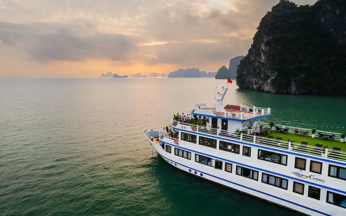 Swan Cruise - Hạ Long Bay – Bai Tu Long Bay