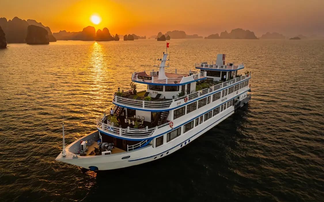 Swan Cruise - Hạ Long Bay – Bai Tu Long Bay