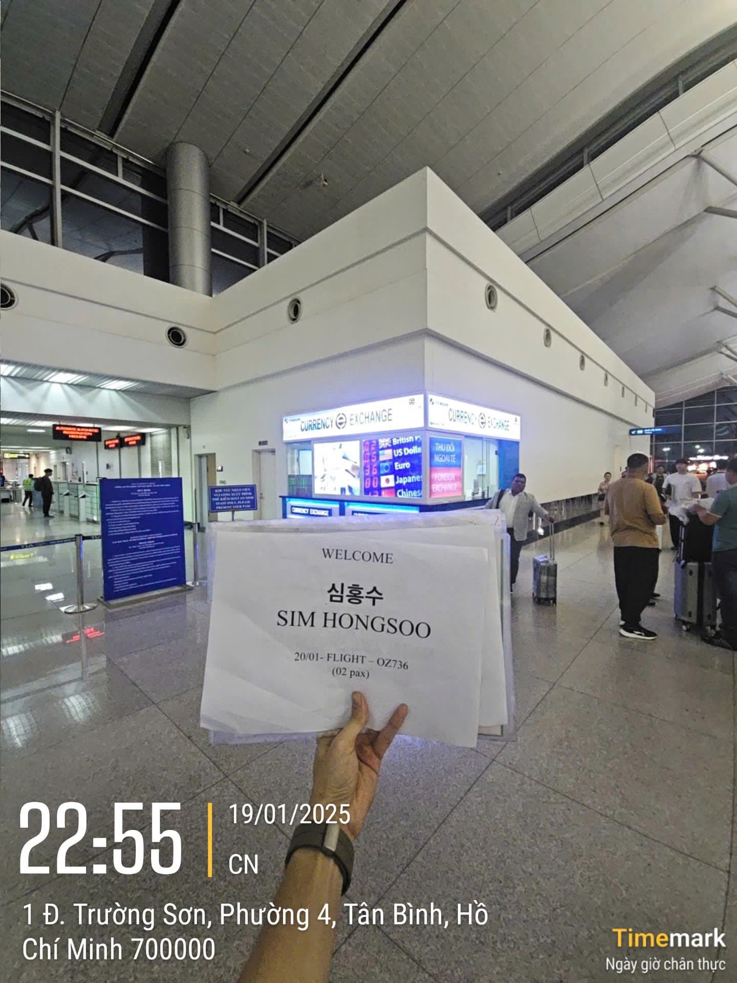 FAST TRACK SERVICE - Note your flight detail when booking